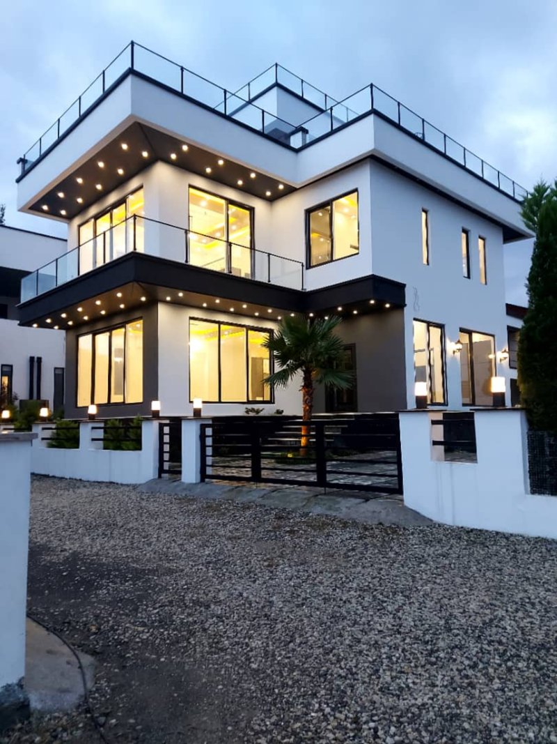 ویلا 330 متری پنج خوابه در سیسنگان نوشهر13731825434