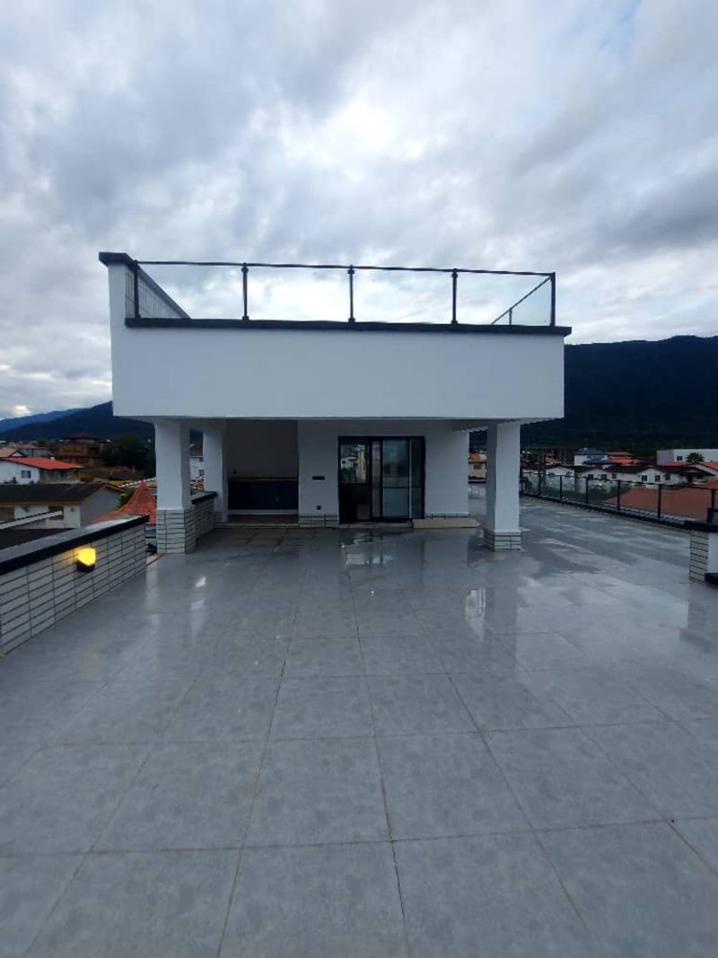 ویلا 330 متری پنج خوابه در سیسنگان نوشهر13731825435