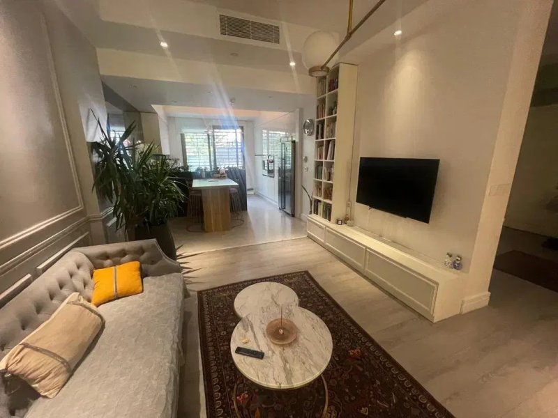 آپارتمان 190 متری سه خوابه در کامرانیه تهران13747625796