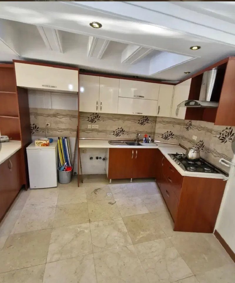 آپارتمان 95 متری دو خوابه در آجودانیه تهران13748525819