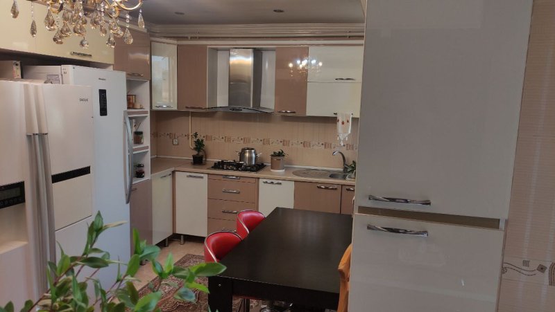 آپارتمان 165 متری سه خوابه در ولیعصر تبریز13775026675