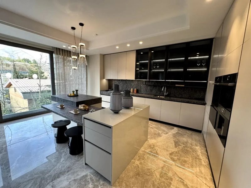 آپارتمان 210 متری سه خوابه در سعادت آباد تهران13757926060