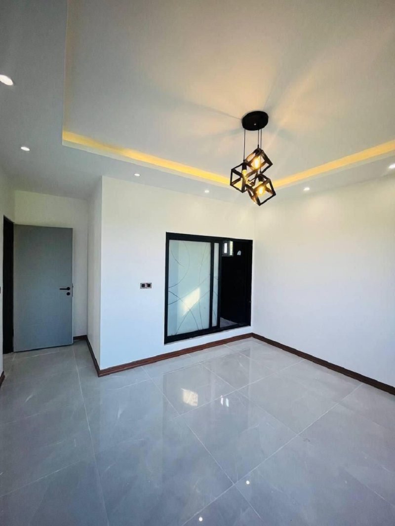 ویلا 360 متری چهارخوابه در نور نور مازندران13781126844