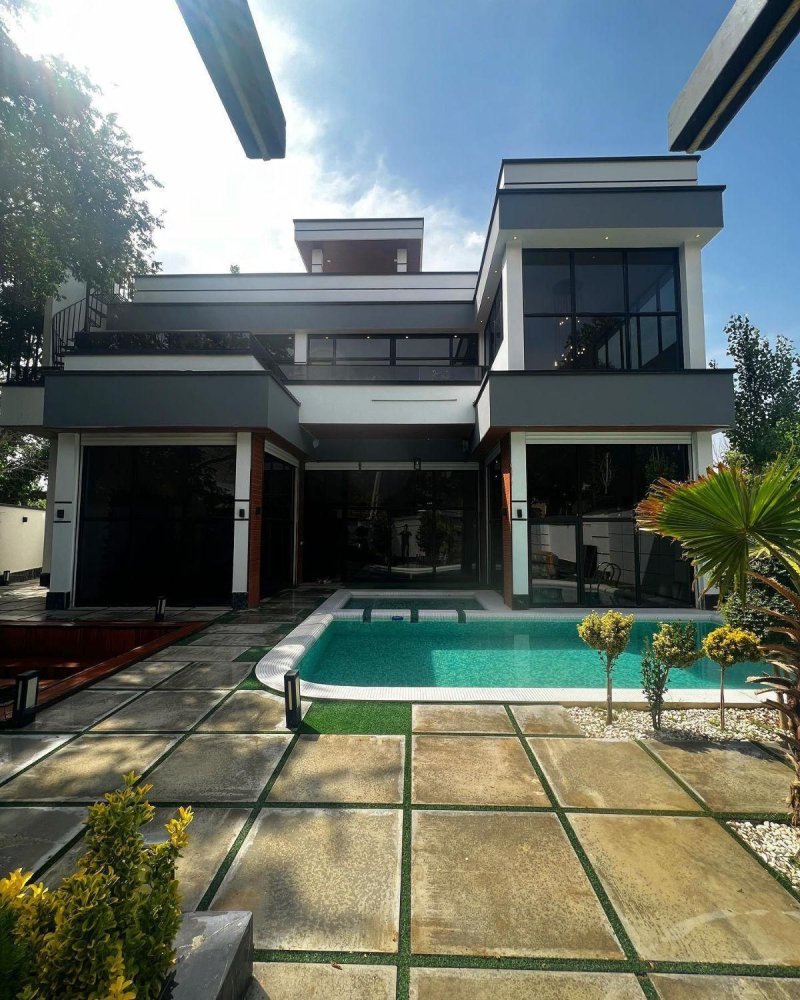 ویلا 450 متری چهارخوابه در نور نور مازندران13793727197