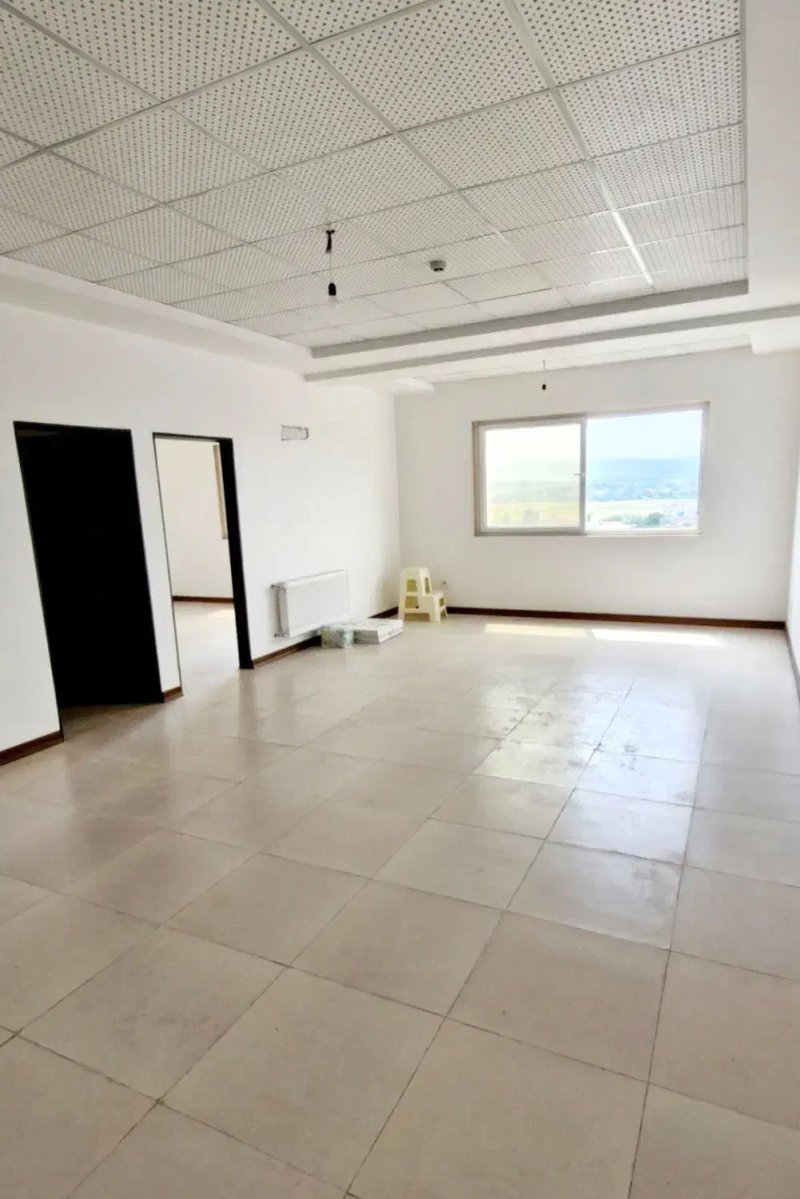 اداری 100 متری دو خوابه در خیابان ساری قائم شهر13793027172