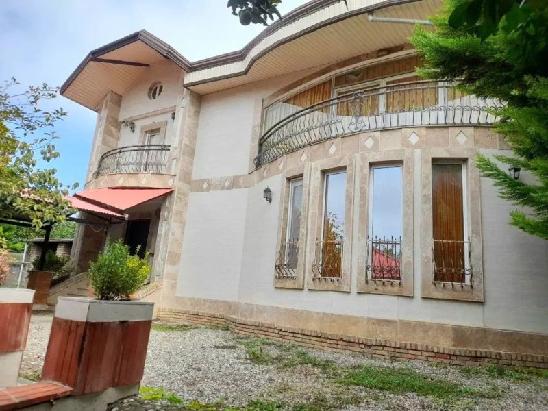 ویلا 1230 متری سه خوابه در جاده نظامی قائم شهر13793327176