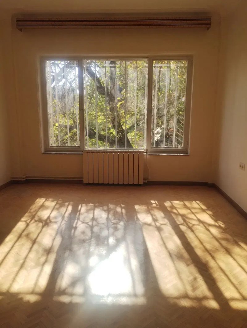 آپارتمان 125 متری دو خوابه در جماران تهران13801727345