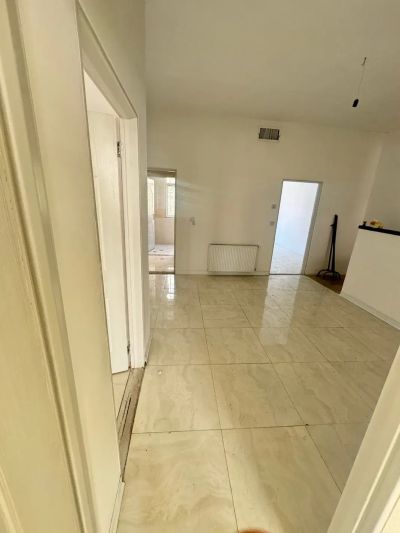 اداری 140 متری چهارخوابه در صادقیه تهران