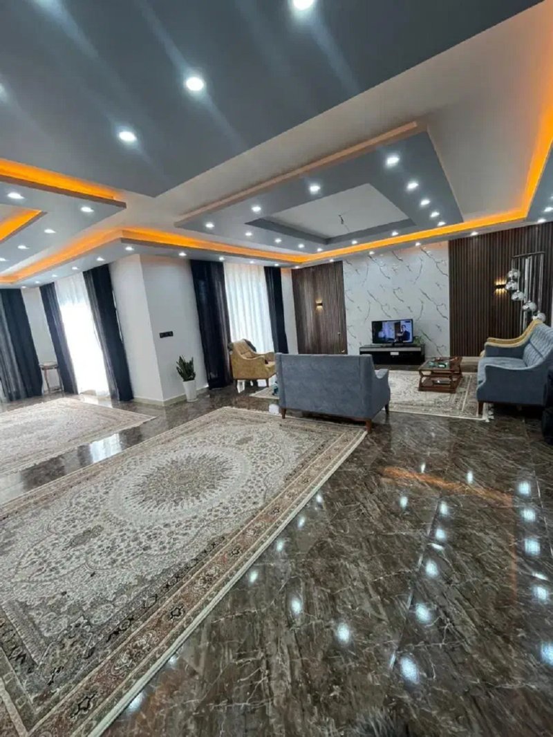 ویلا 330 متری دو خوابه در شهرک زعفرانیه کرج13812527628