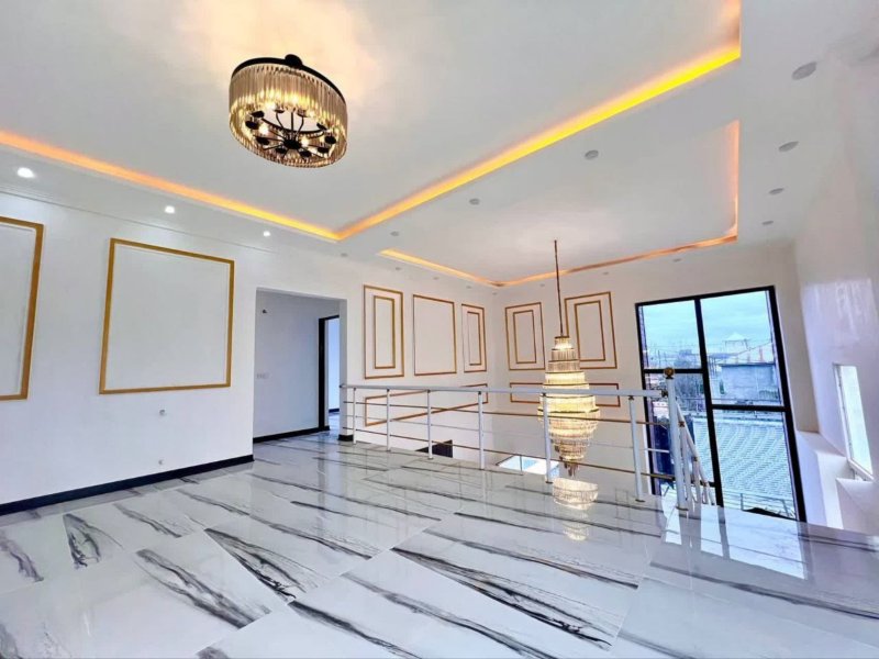 ویلا 260 متری چهارخوابه در آمل13805127409