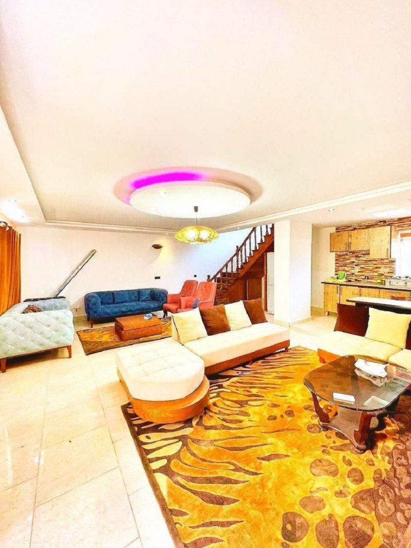 ویلا 300 متری سه خوابه در محمود آباد13816427778