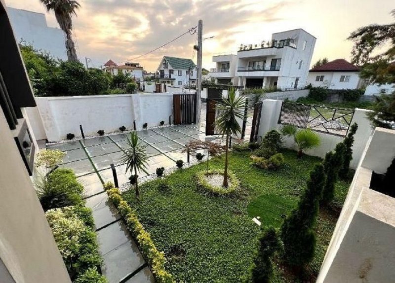 ویلا 300 متری سه خوابه در نور نور مازندران13817427819