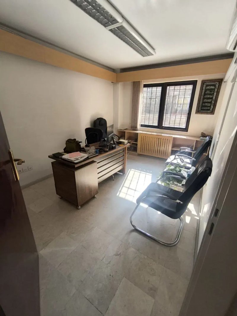اداری 66 متری سه خوابه در ایرانشهر تهران13823627996