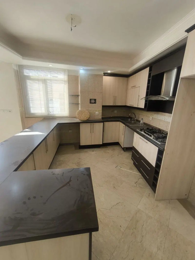 آپارتمان 80 متری دو خوابه در بهار تهران13824728029