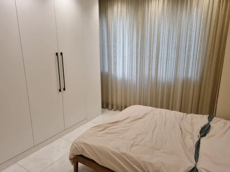 آپارتمان 104 متری دو خوابه در نیاوران تهران13835728140