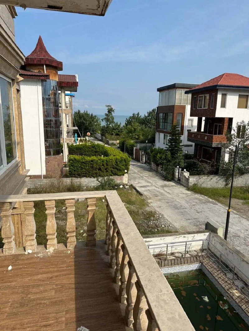 ویلا 350 متری چهارخوابه در نوشهر13844228323