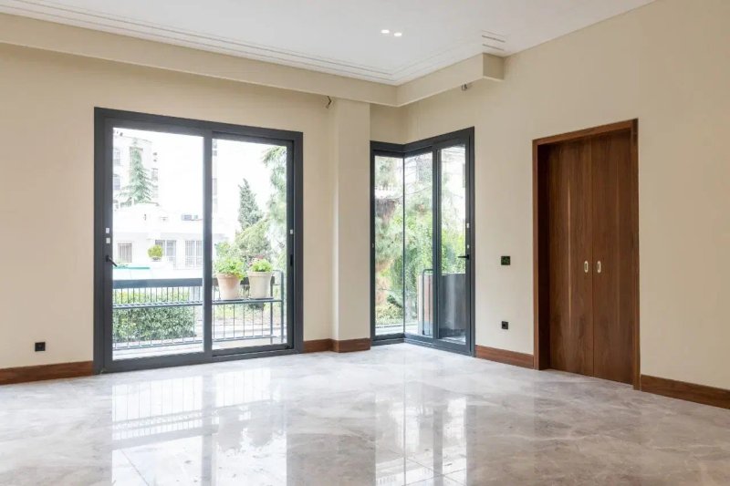 آپارتمان 16000 متری چهارخوابه در شهرک غرب تهران13846128388