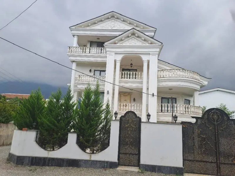 ویلا 300 متری سه خوابه در نوشهر13849528428