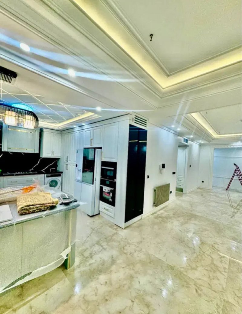 آپارتمان 180 متری سه خوابه در میدان لوزی تهران13851328477