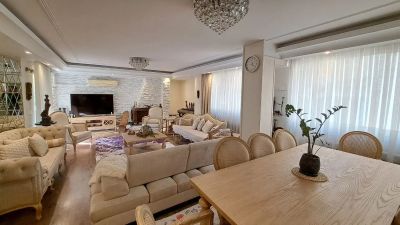 آپارتمان 165 متری سه خوابه در بلوار کشاورز تهران