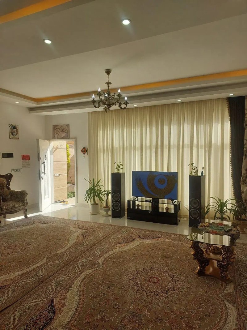 خانه 200 متری سه خوابه در گلبهار13901629113