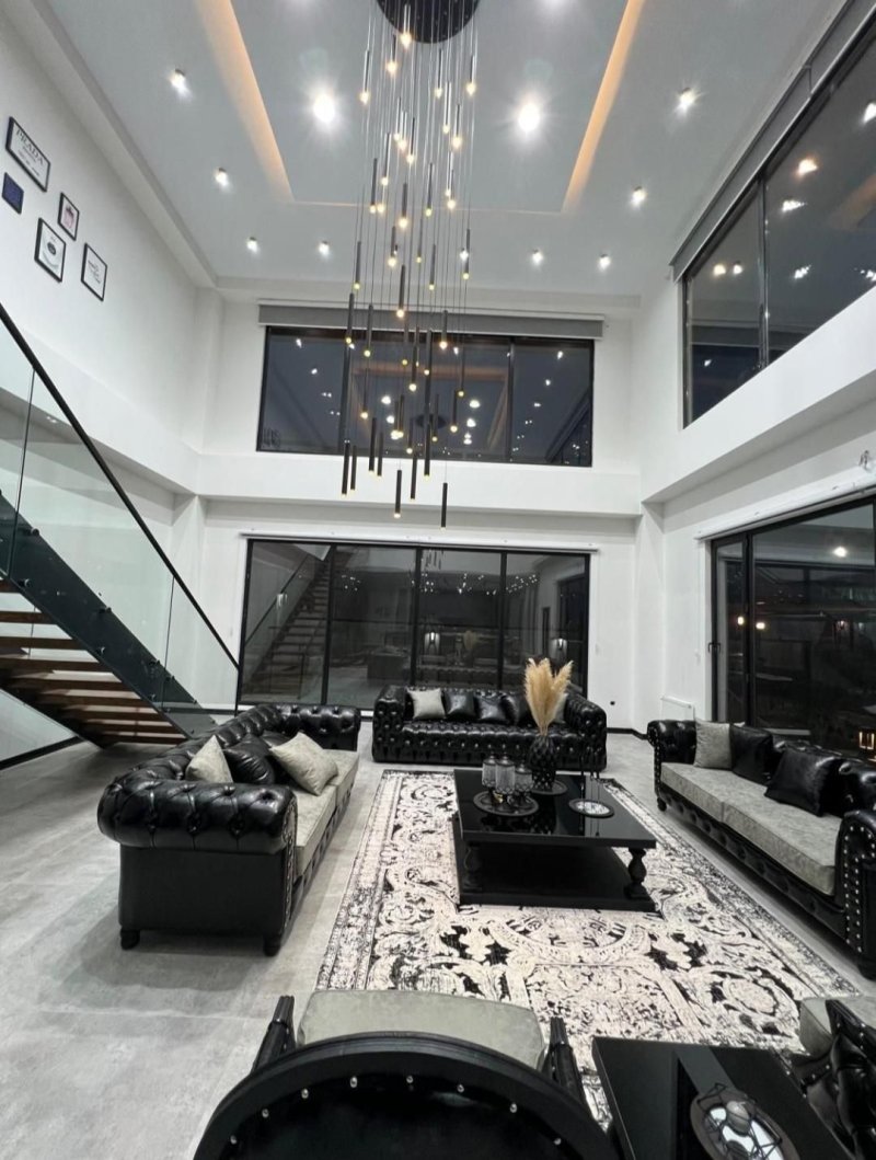 ویلا 580 متری دو خوابه در شهرک زعفرانیه کرج13910229252