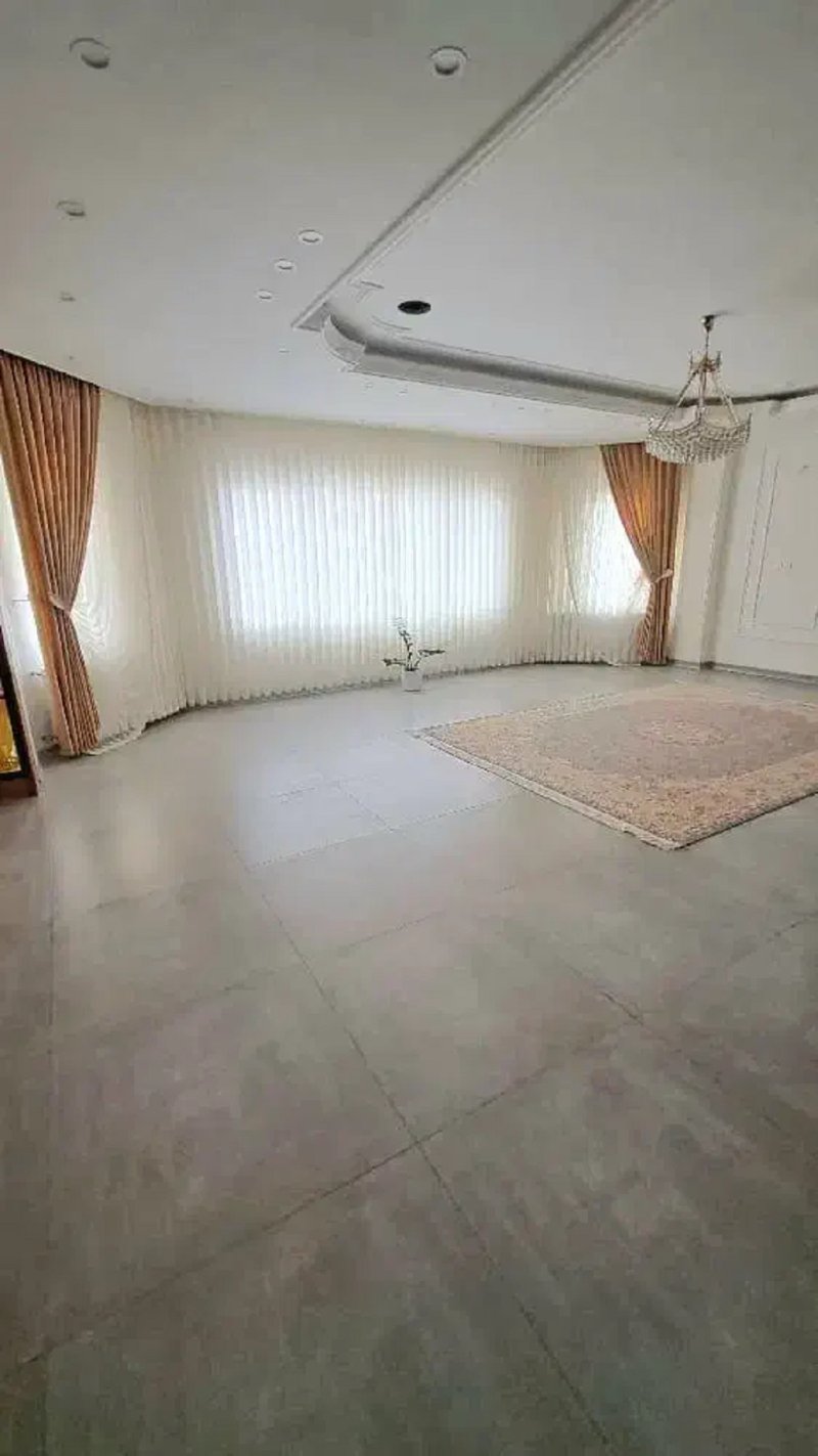 آپارتمان 235 متری سه خوابه در میدان امام خمینی قائم شهر13921529419