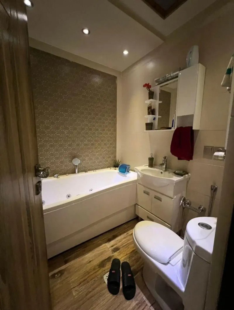 آپارتمان 135 متری سه خوابه در پونک تهران13926529493