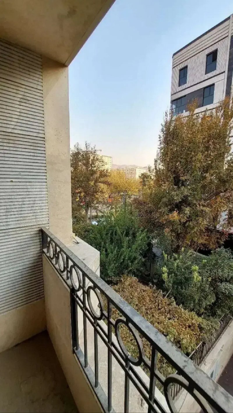 آپارتمان 152 متری سه خوابه در پونک تهران13926329482