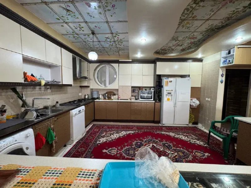 آپارتمان 180 متری سه خوابه در میدان گلستان کرج13956029856