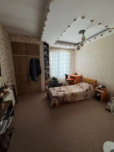 آپارتمان 180 متری سه خوابه در میدان گلستان کرج