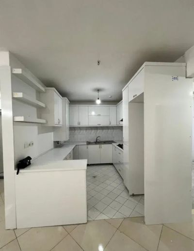 آپارتمان 80 متری دو خوابه در خیابان جمهوری گلبهار