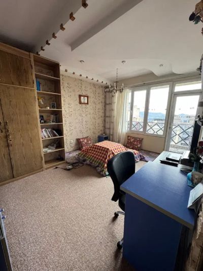 آپارتمان 180 متری سه خوابه در میدان گلستان کرج