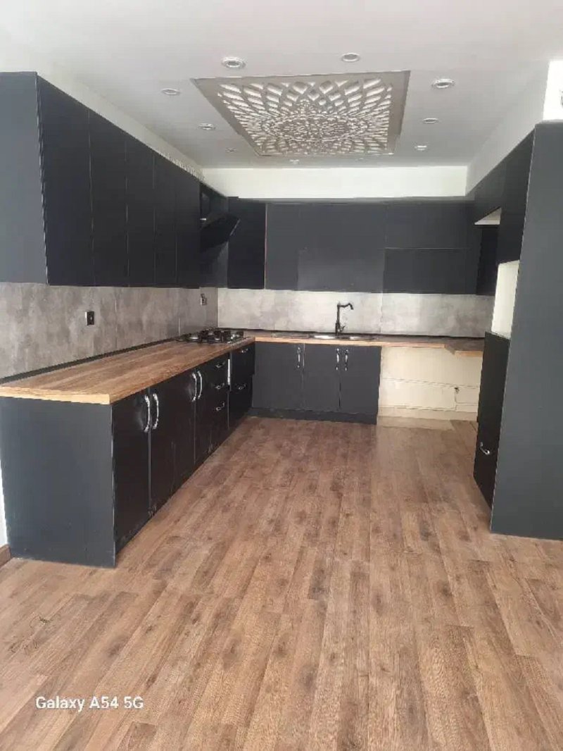 آپارتمان 120 متری دو خوابه در بلوار تکاوران تهران13975530137