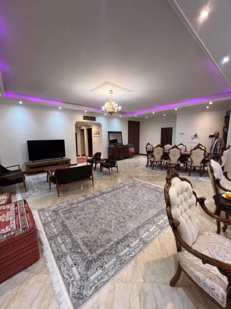 آپارتمان 175 متری سه خوابه در ایران تهران13987830420