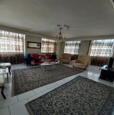 آپارتمان 100 متری دو خوابه در صادقیه تهران