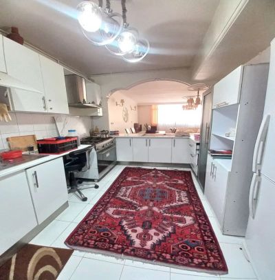 آپارتمان 123 متری دو خوابه در صادقیه تهران