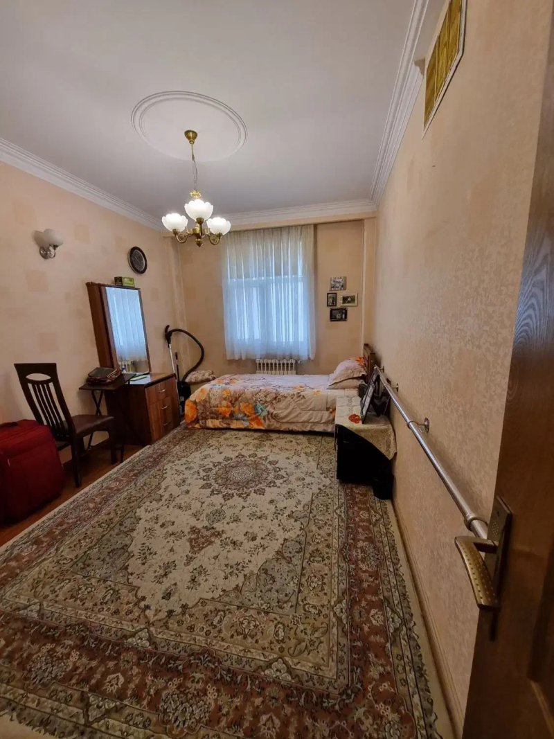 آپارتمان 143 متری دو خوابه در صادقیه تهران14000130637