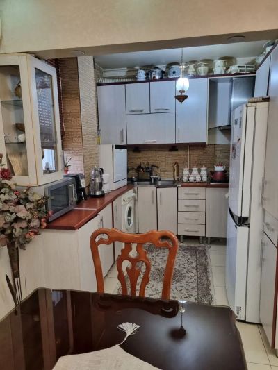 آپارتمان 78 متری دو خوابه در صادقیه تهران