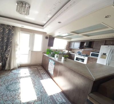 آپارتمان 98 متری دو خوابه در صادقیه تهران