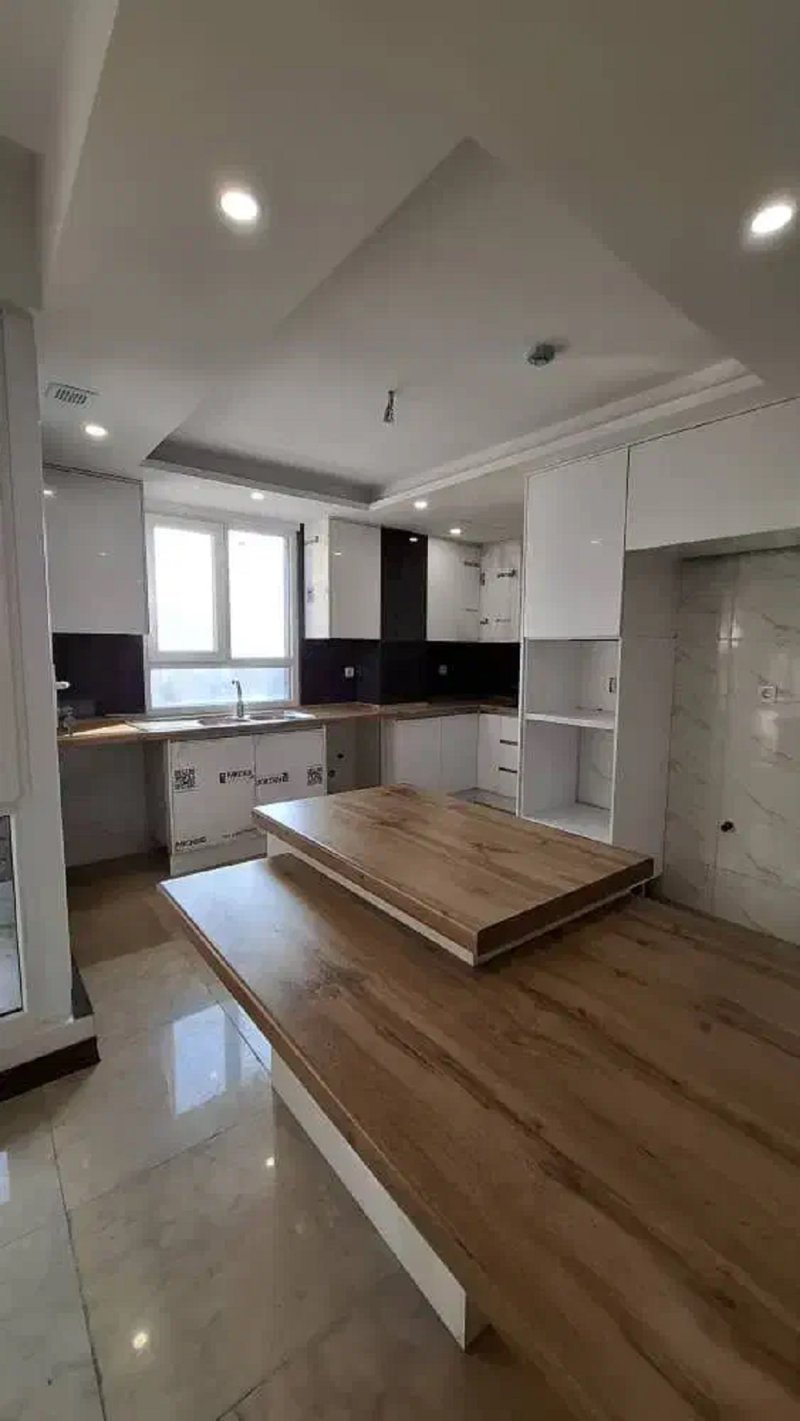 آپارتمان 79 متری دو خوابه در باغ فیض تهران14017830806