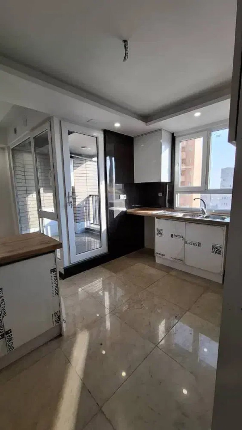 آپارتمان 79 متری دو خوابه در باغ فیض تهران14017830807