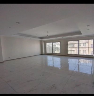 آپارتمان 120 متری سه خوابه در صادقیه تهران