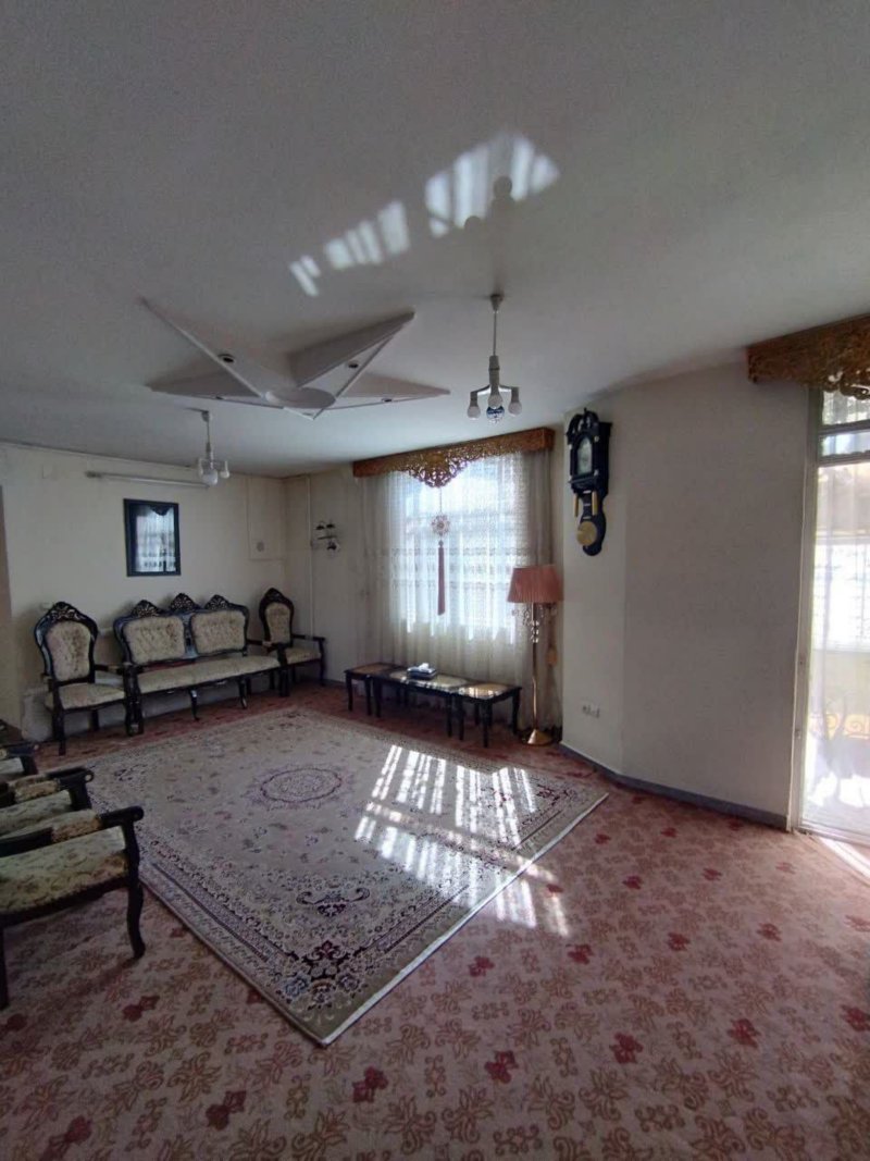 آپارتمان 78 متری دو خوابه در میدان عارف ملایر14037231075