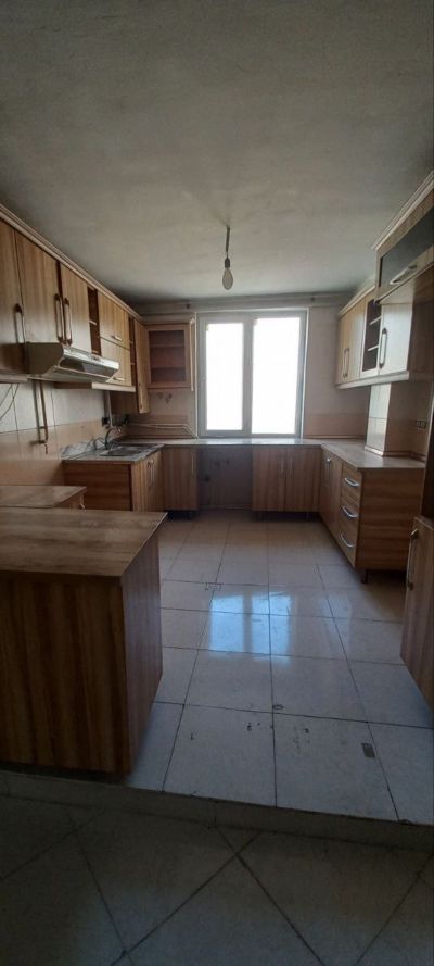 آپارتمان 81 متری دو خوابه در شهید فراهانی ملایر