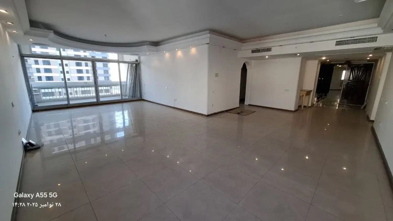 آپارتمان 205 متری سه خوابه در شهرک غرب تهران14042631193