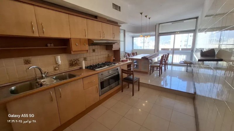 آپارتمان 205 متری سه خوابه در شهرک غرب تهران14042631192