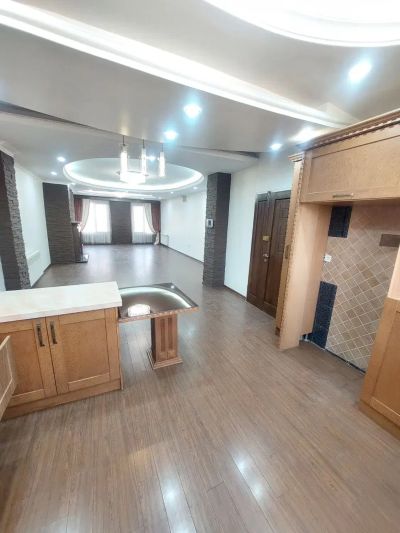 آپارتمان 135 متری سه خوابه در پونک تهران