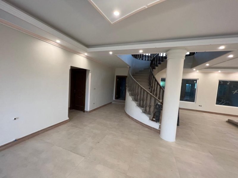 ویلا 780 متری پنج خوابه در نوشهر14049531295