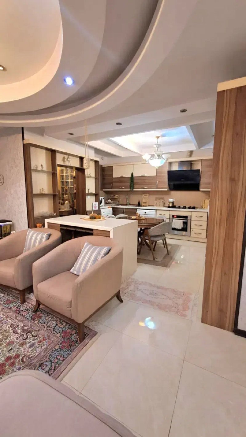 آپارتمان 171 متری سه خوابه در شهرک بنفشه کرج14058831472